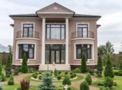 Кто в домике на Новой Риге живет?