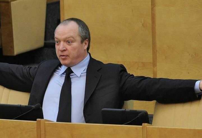 Олигарх-депутат ГД РФ против многодетного горняка